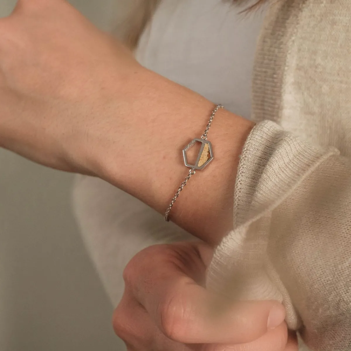 Holzkern Armbänder|Schmuck^Assemblage Armband