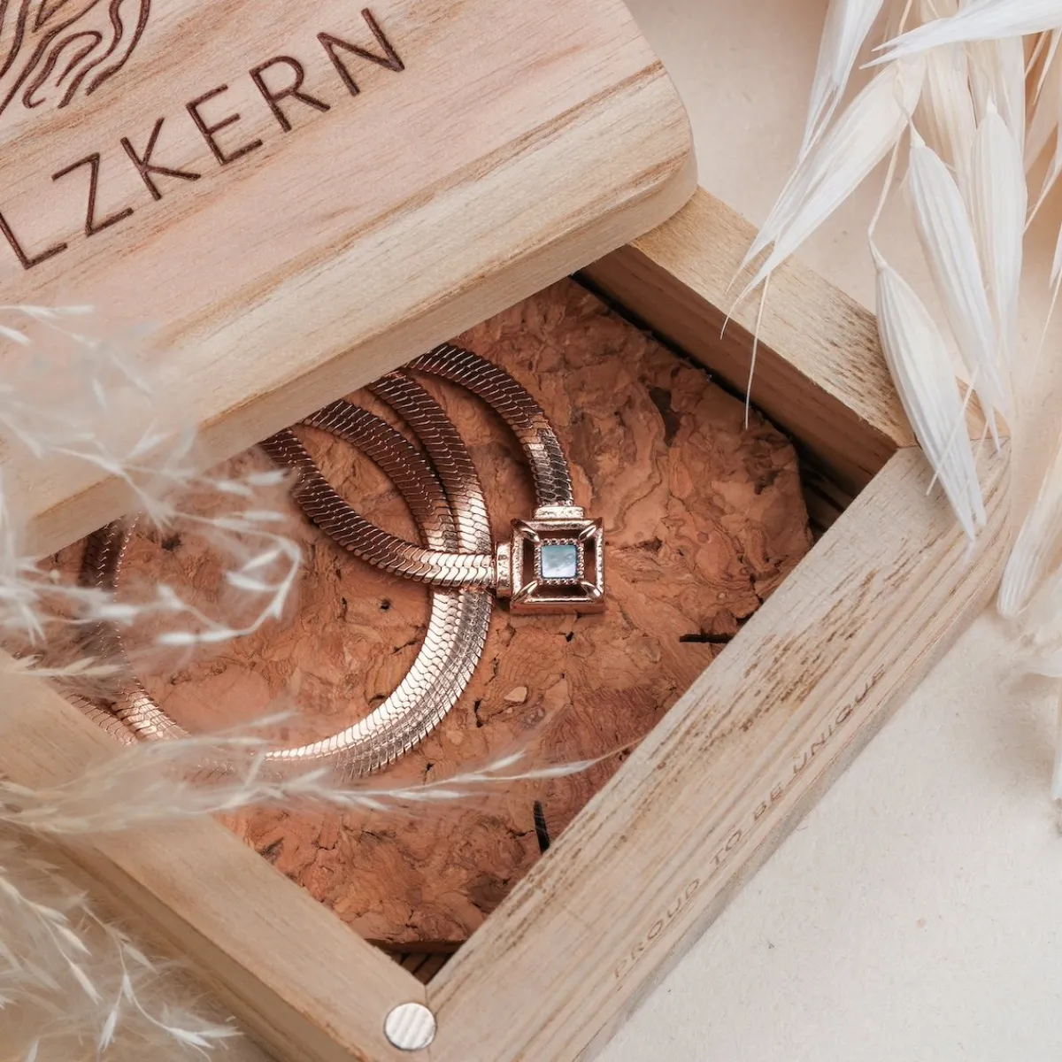 Holzkern Halsketten|Schmuck^Awakening Halskette
