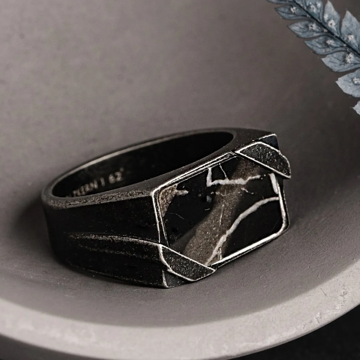 Holzkern Ringe|Schmuck^Binomial Ring