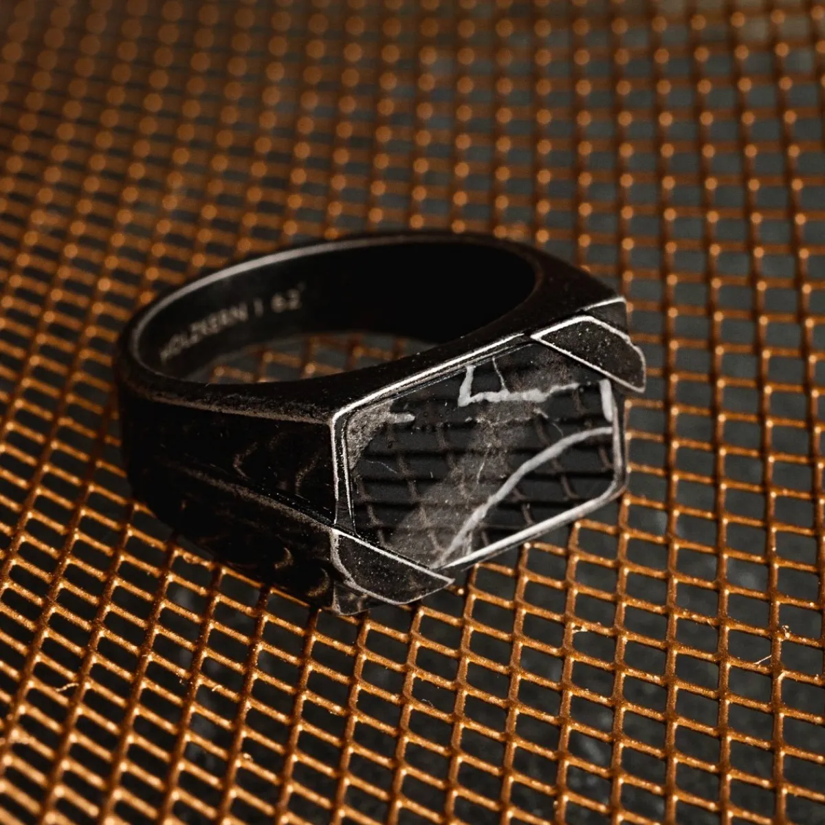Holzkern Ringe|Schmuck^Binomial Ring