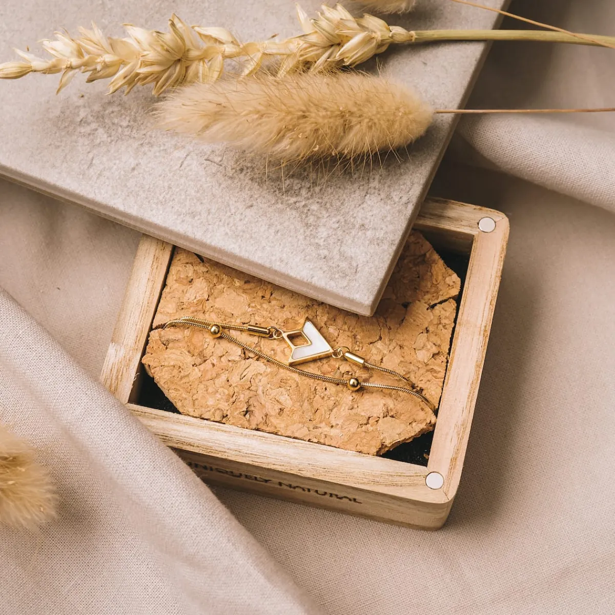 Holzkern Armbänder|Schmuck^Conceptual Armband