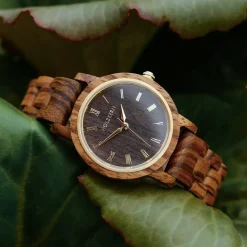 Holzkern Uhren^Erde