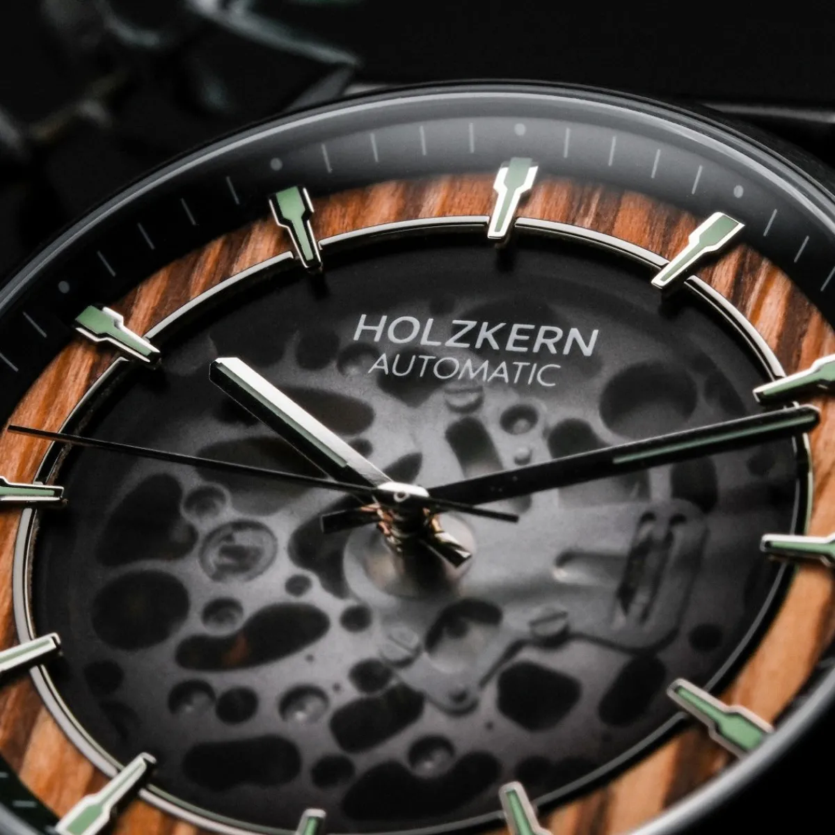 Holzkern Uhren^Flowfinder