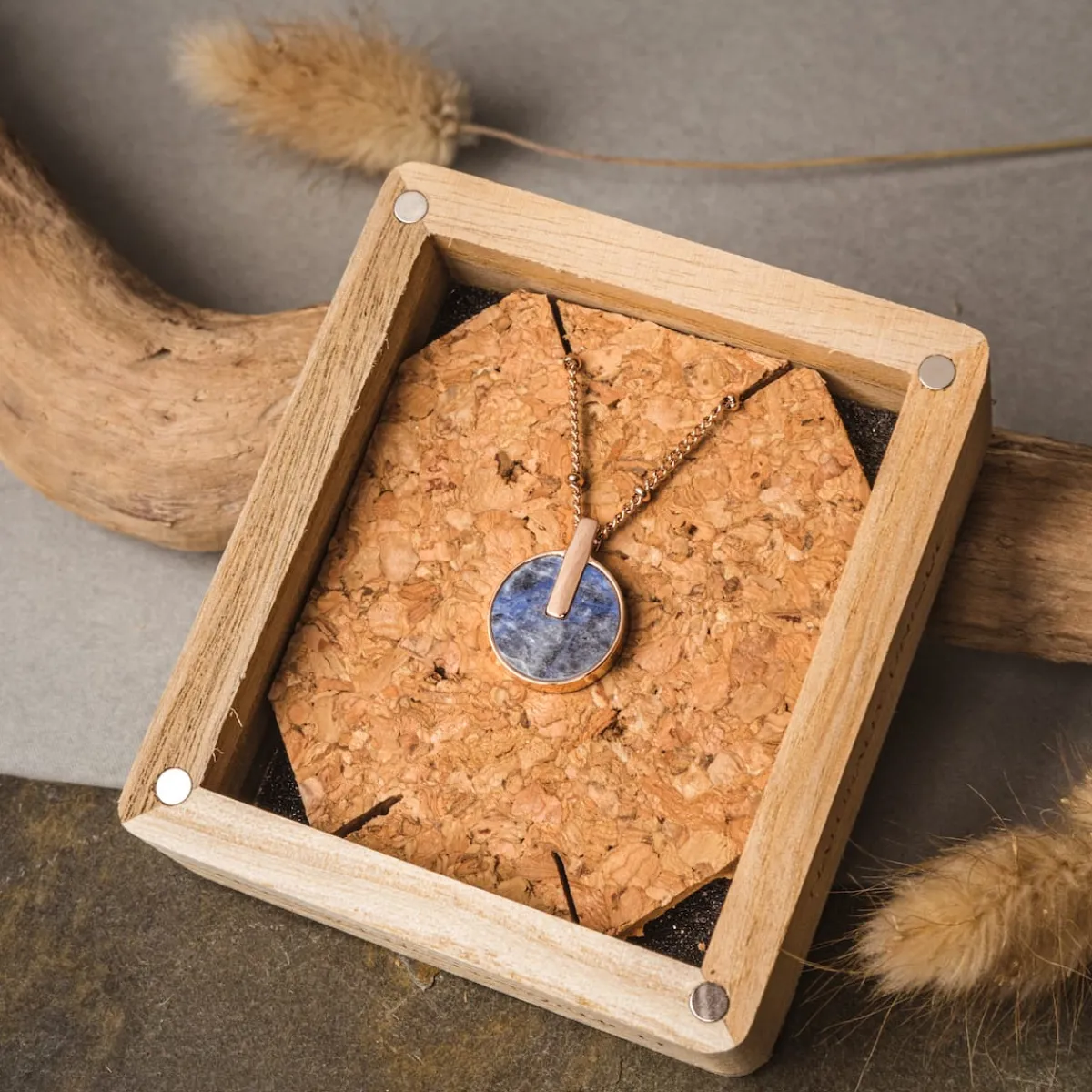 Holzkern Halsketten|Schmuck^Opacity Halskette